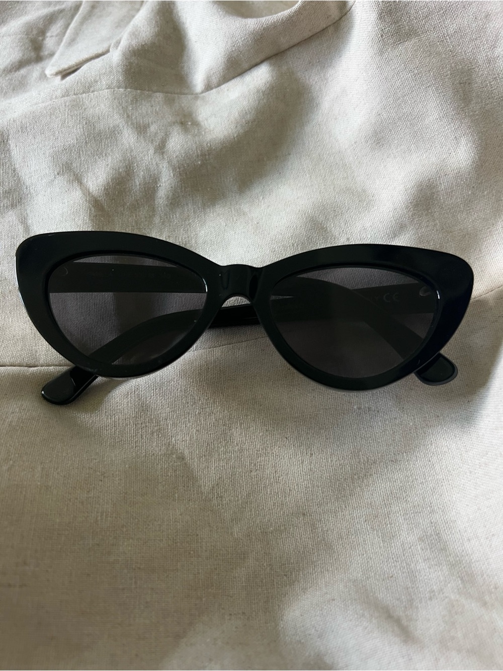 Illesteva - Pamela - Black Cat-Eye Sunglasses